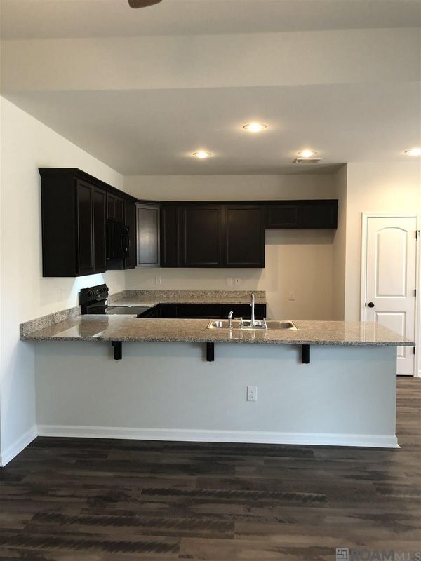 Building Photo - 26612 Parkwood Dr