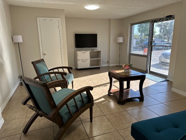 Foto del edificio - 4645 N Socrum Loop Rd