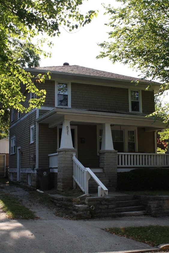 Primary Photo - 521 S Fess Ave