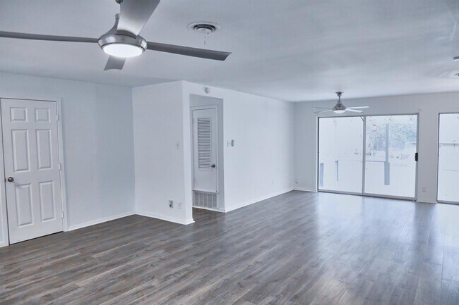 Foto del edificio - 2402 Ware Rd