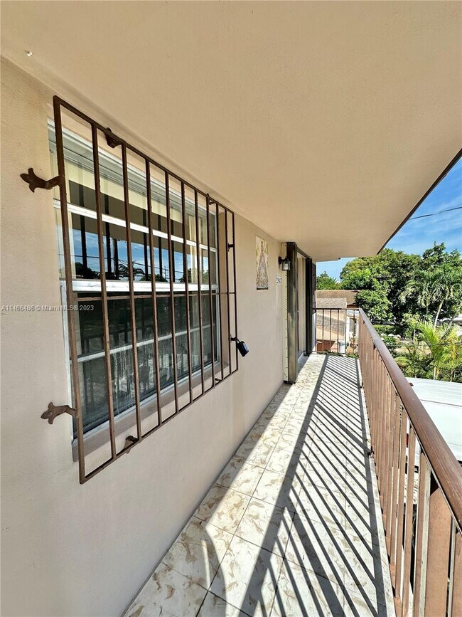 Foto del edificio - 2947 SW 12th St
