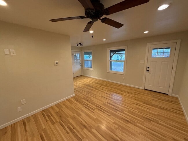 Foto del edificio - 1070 SW 16th Ave