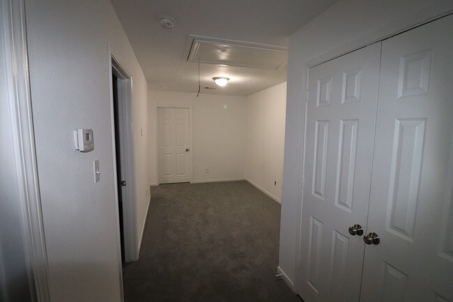 Foto del edificio - 6950 Paris St