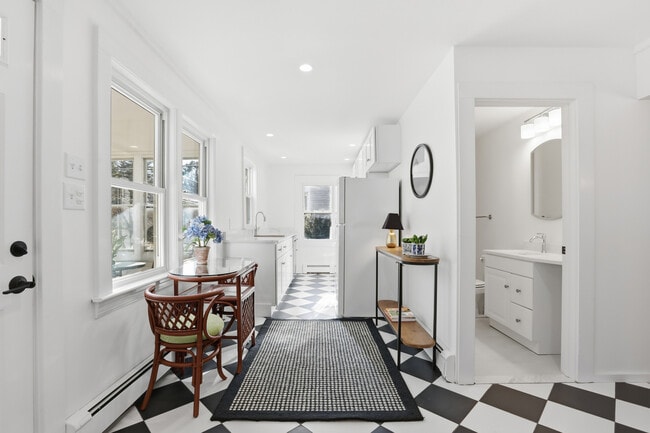 Building Photo - 32 Bolton St