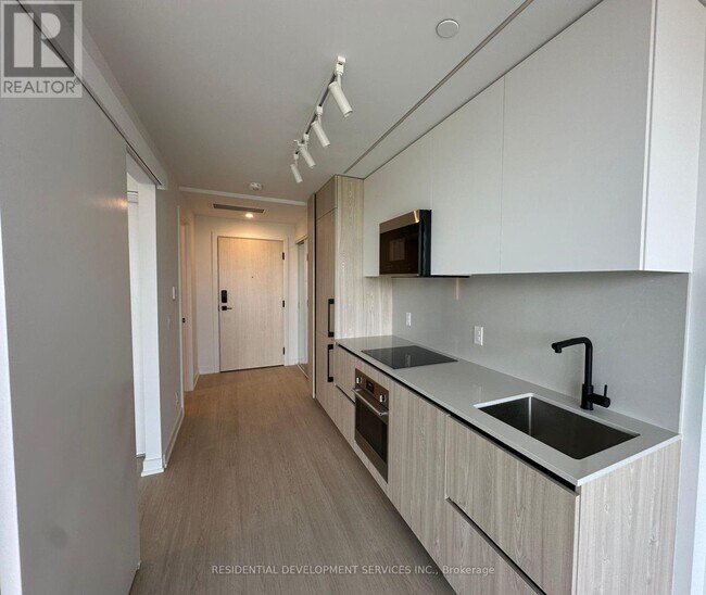 Building Photo - 699-699 Sheppard Ave E