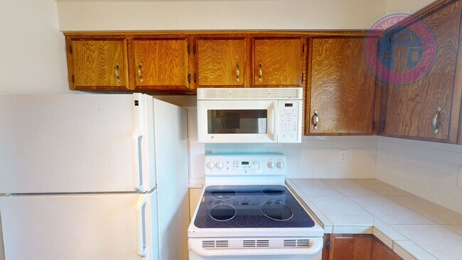 Building Photo - Single Level Ranch, Large Backyard, Privat...