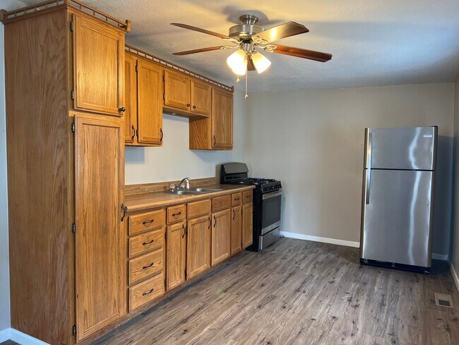 Building Photo - 3 Bedroom Home For Rent Now!