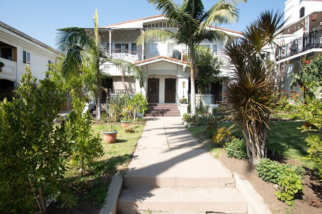 Fachada del edificio - 1723 Winona Blvd