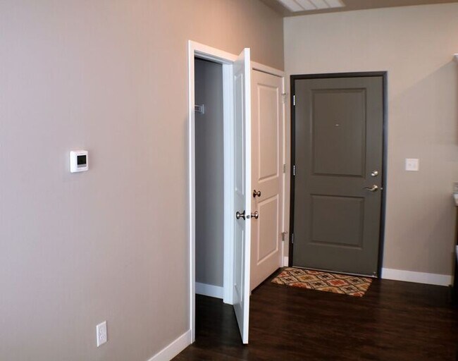 Foto del edificio - $1,625 | 2 Bedroom, 2 Bathroom Luxury CONDO | PET Friendly* | Sublease* | Available for February ...