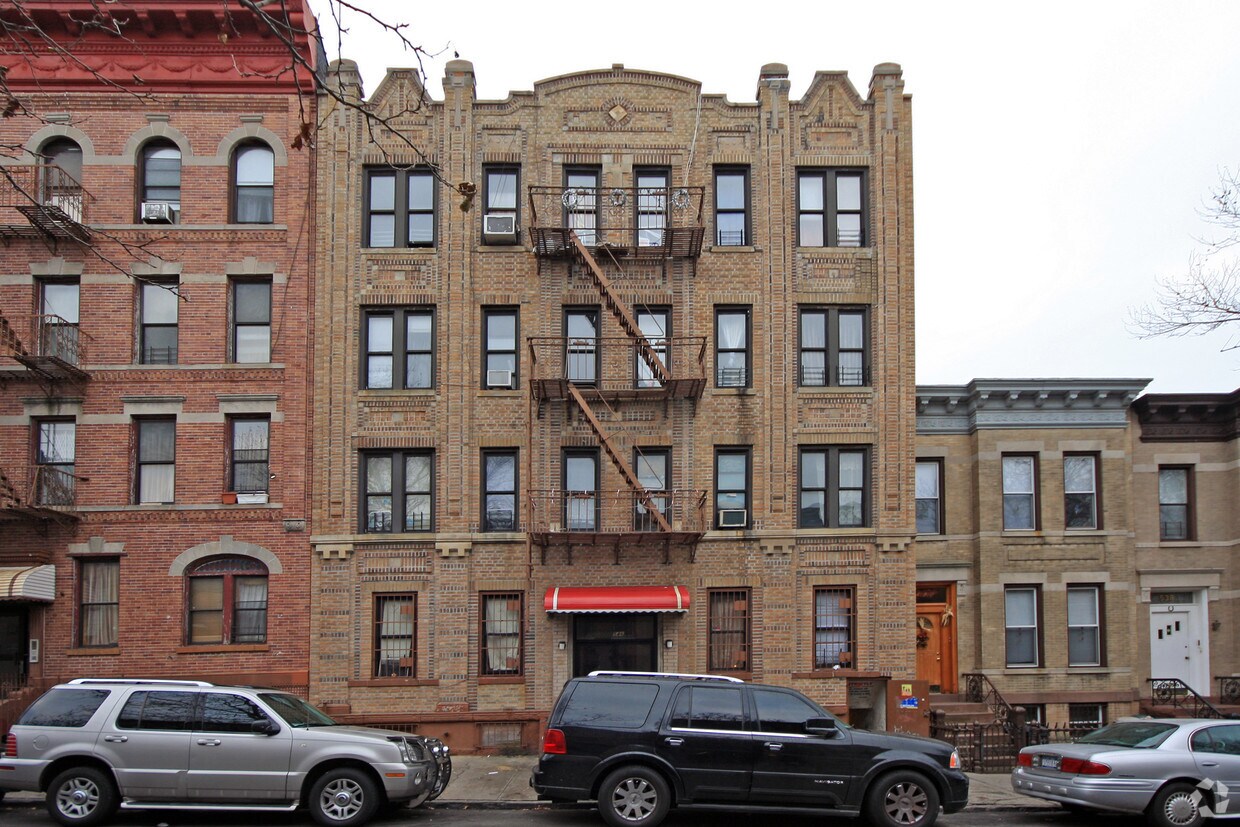 Primary Photo - 546 55th St