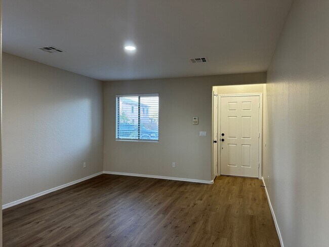 Foto del edificio - San Tan Valley, 4 bed, 2.5 bath, huge loft, 2300 sqft, 3 car garage