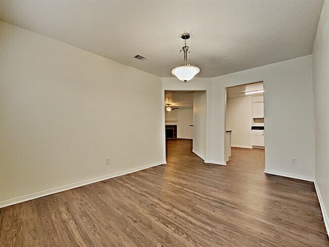 Building Photo - 16973 Scenic Knoll