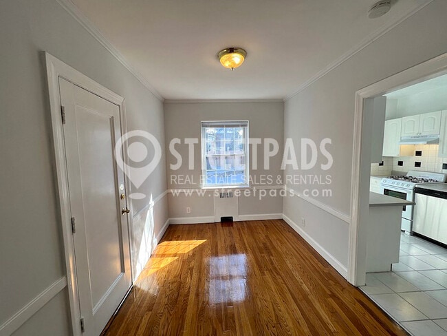 Building Photo - 1139 Beacon St