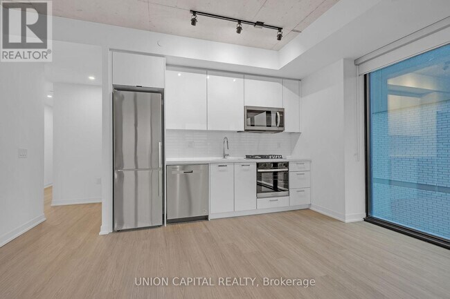 Building Photo - 195 McCaul St