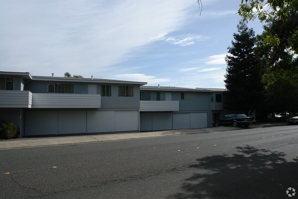 Primary Photo - 2022 Trousdale Dr
