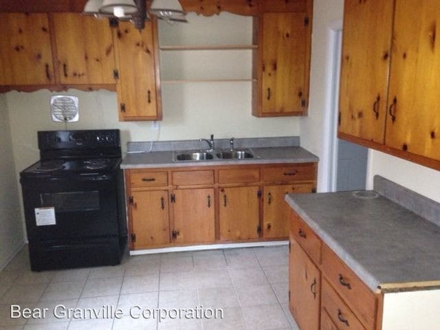 Building Photo - 3 br, 1 bath House - 706 Erich Rd