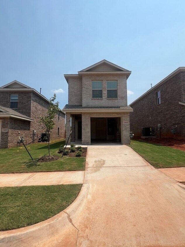 Foto principal - 14810 Razorbill Dr
