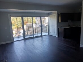 Building Photo - 10 Ford Ave