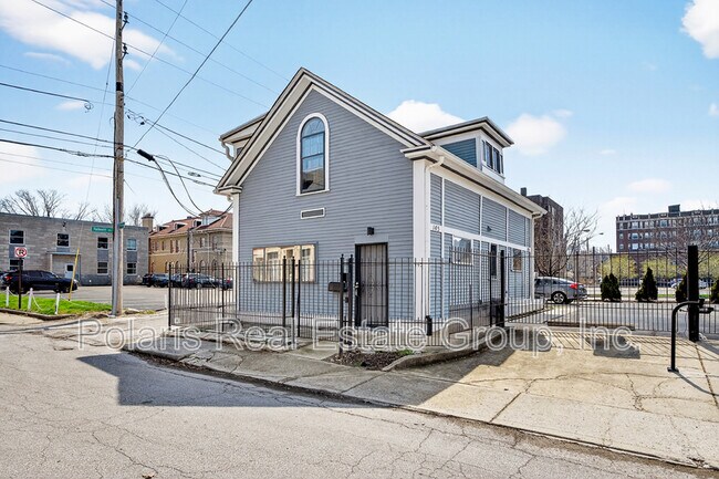 Foto del edificio - 145 E 14th St