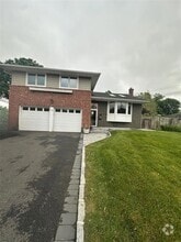 Building Photo - 809 Hampshire Rd