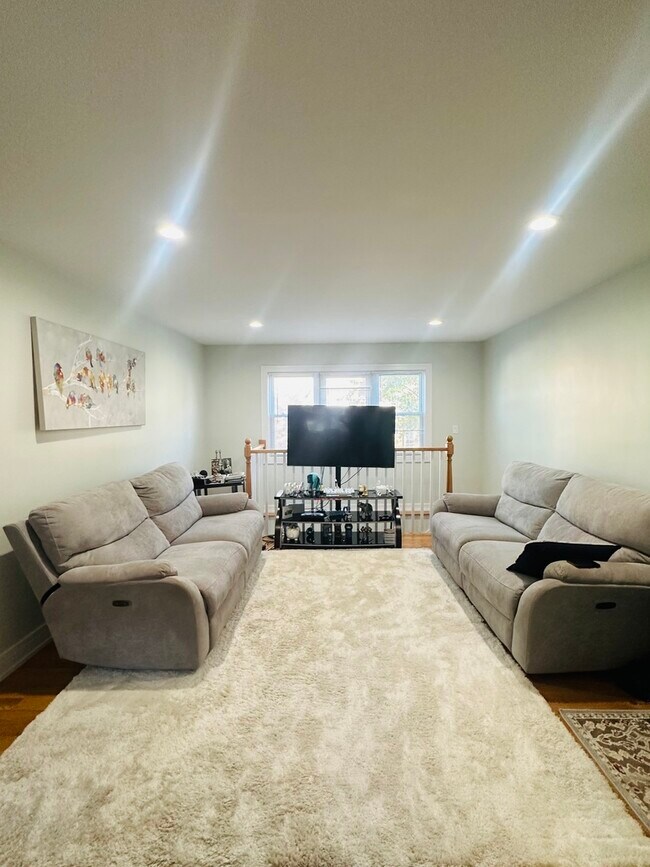 Foto del edificio - 2449 W Balmoral Ave