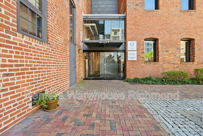 Building Photo - 251 Rocketts Way