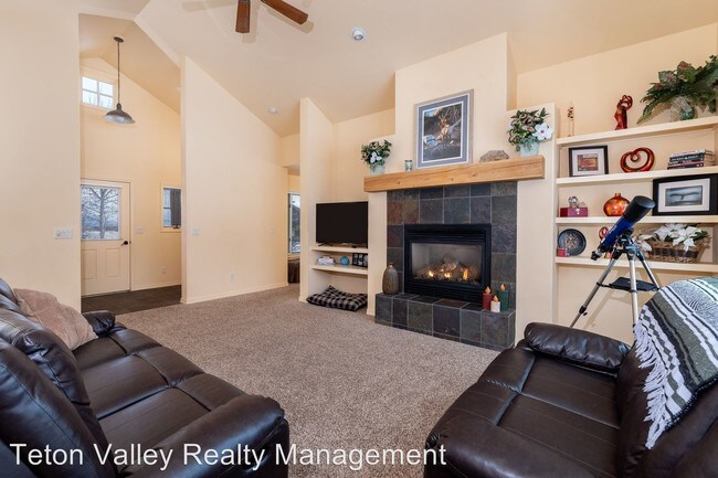 Building Photo - 1848 Creek Resort Cir