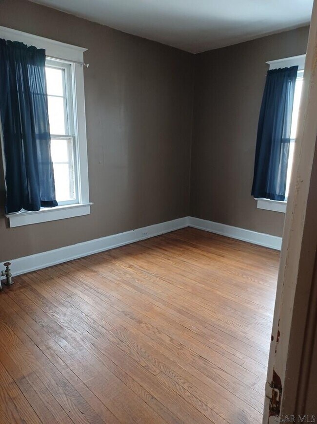 Building Photo - 214 Barron Ave