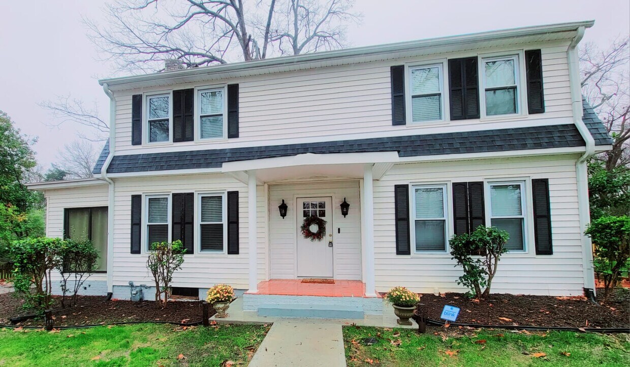 Front view - 5303 W Friendly Ave