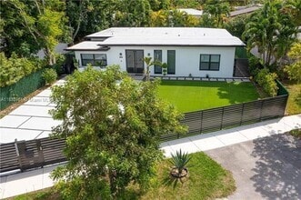 Building Photo - 1320 N Biscayne Point Rd