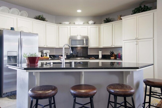 Foto del edificio - Gorgeous Home in a Gated Community with Pool!