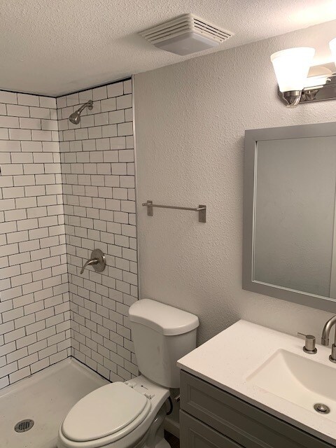 Building Photo - Stunning 2 bedroom 2 bathroom fully remodeled