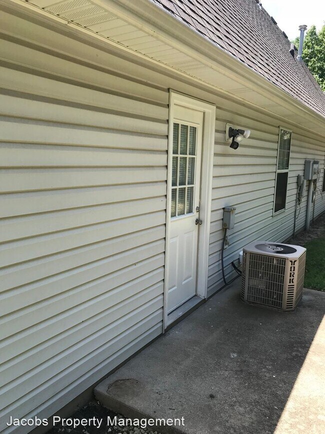 Building Photo - 2607-2609 Northampton Dr