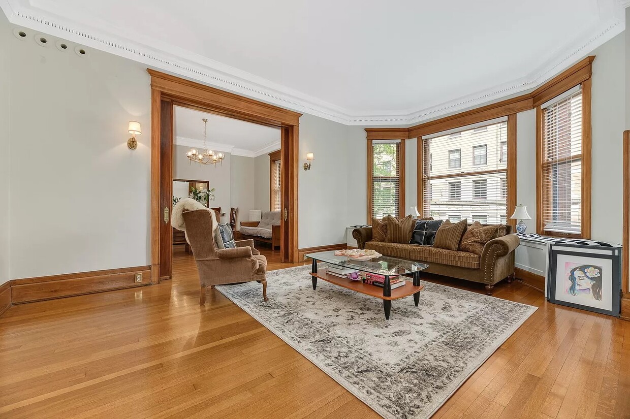 Living Room Sitting Area - 1210 N Astor St