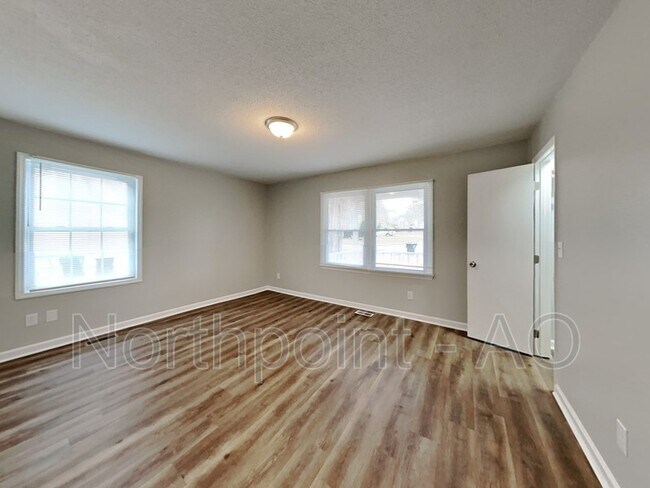 Foto del edificio - 213 Cedar Ct