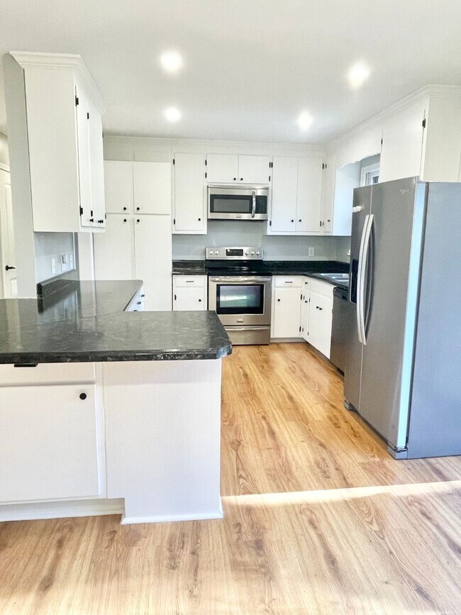 Foto del edificio - 328 Wellington Way