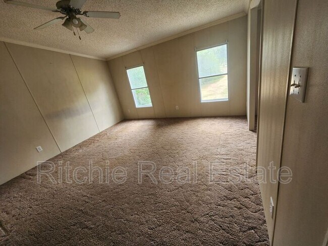Building Photo - 6912 Esler Field Rd