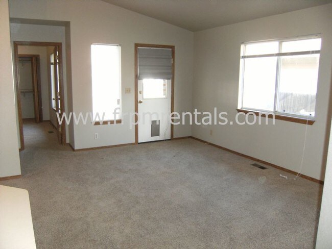 Building Photo - 2833 S Shoshone St