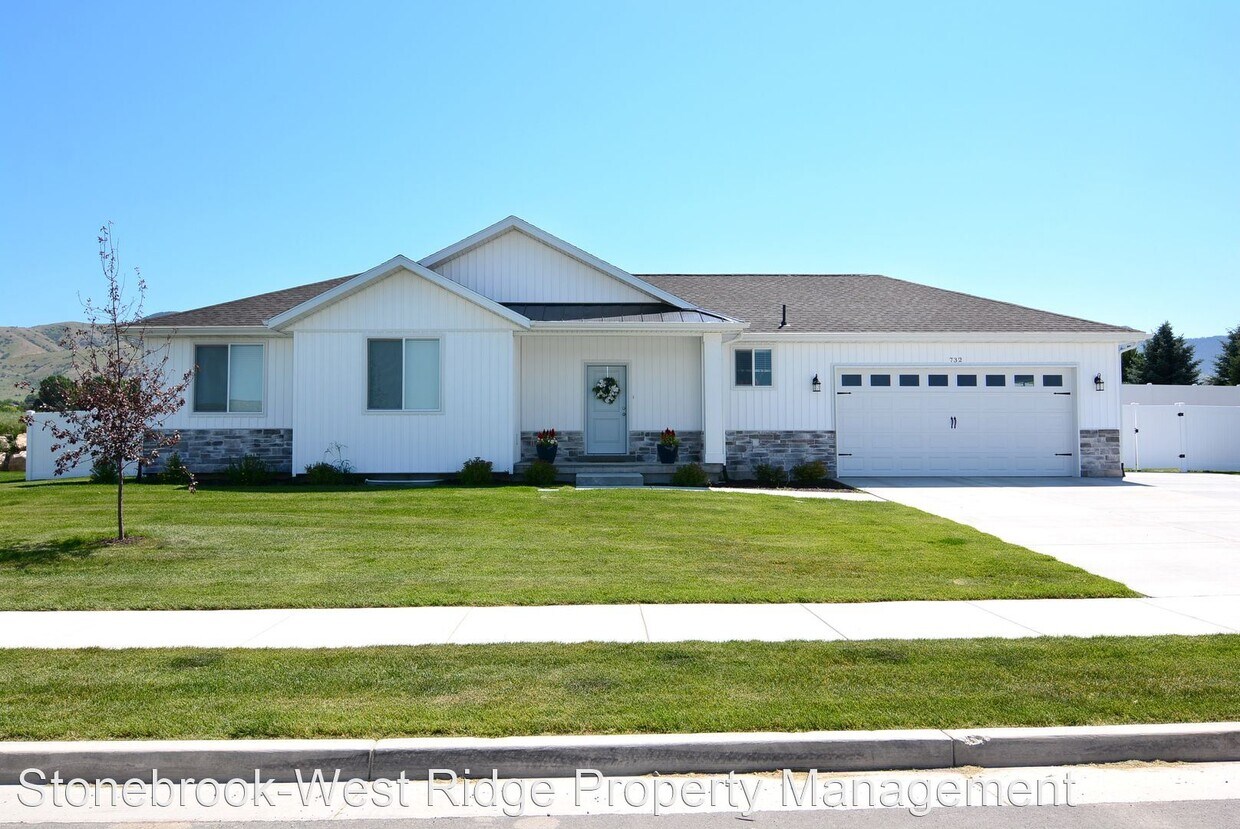 Primary Photo - 6 br, 3 bath House - 732 South 340 East