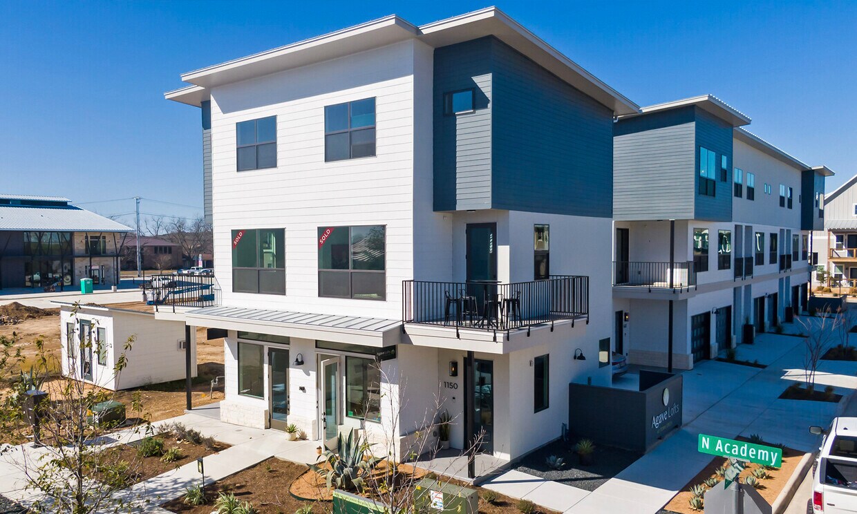 Primary Photo - 1150 N Academy Ave