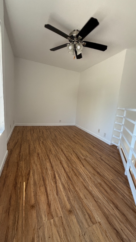 Foto del edificio - 7044 Hawthorn Ave