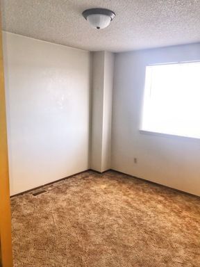 Building Photo - Great 2 Story 2 Bedroom 1.5 Bath Apartment