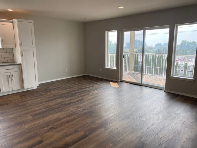Building Photo - 51 Phoebe Ln
