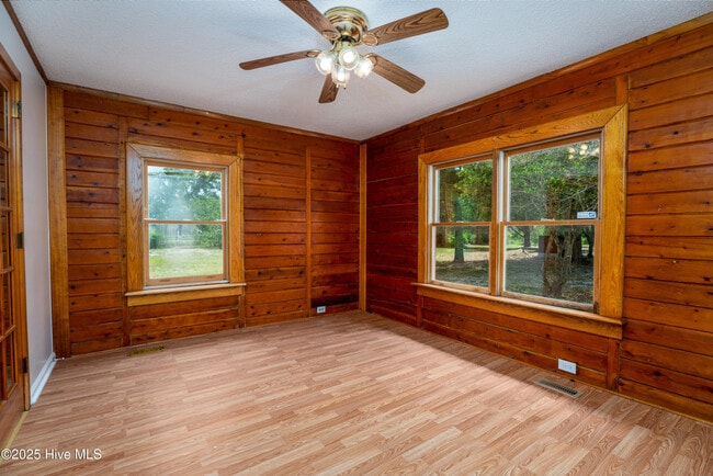 Building Photo - 521 NC-172