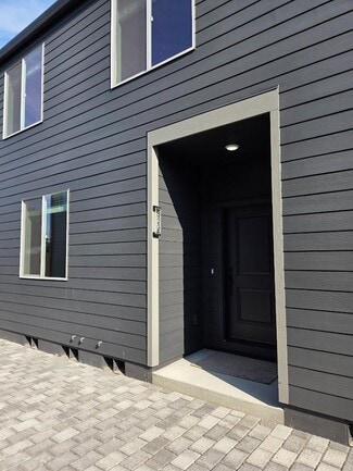 Building Photo - 2716 SE Lyon St