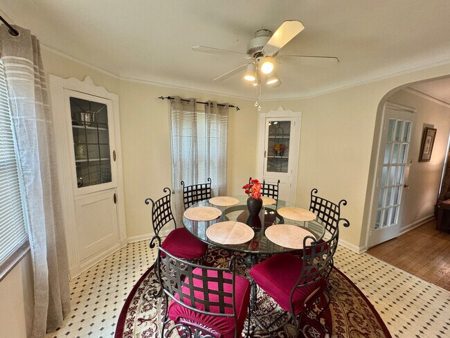 Foto del edificio - 3649 Berkeley Rd