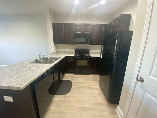 Foto del edificio - Spacious Modern Townhome; Conveniently Loc...