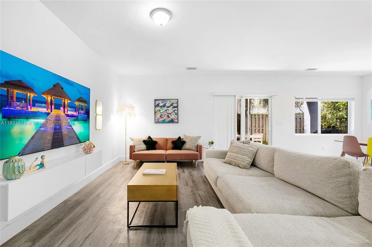 Foto principal - 1123 NE 23rd Terrace