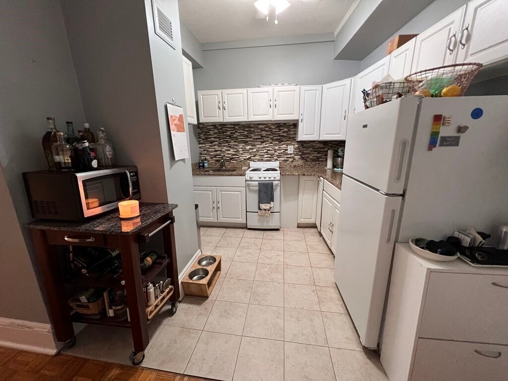 Primary Photo - 16 Beacon St