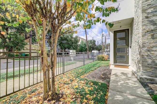 Foto del edificio - 5622 Kiam St